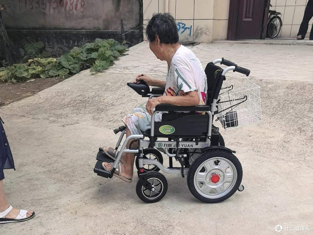 老人电动轮椅选哪个品牌比较好?电动轮椅最新“排行榜”来了