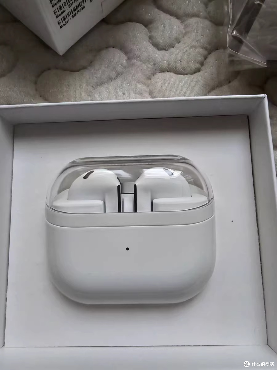 三星Galaxy Buds3：都市喧嚣中的一片宁静绿洲