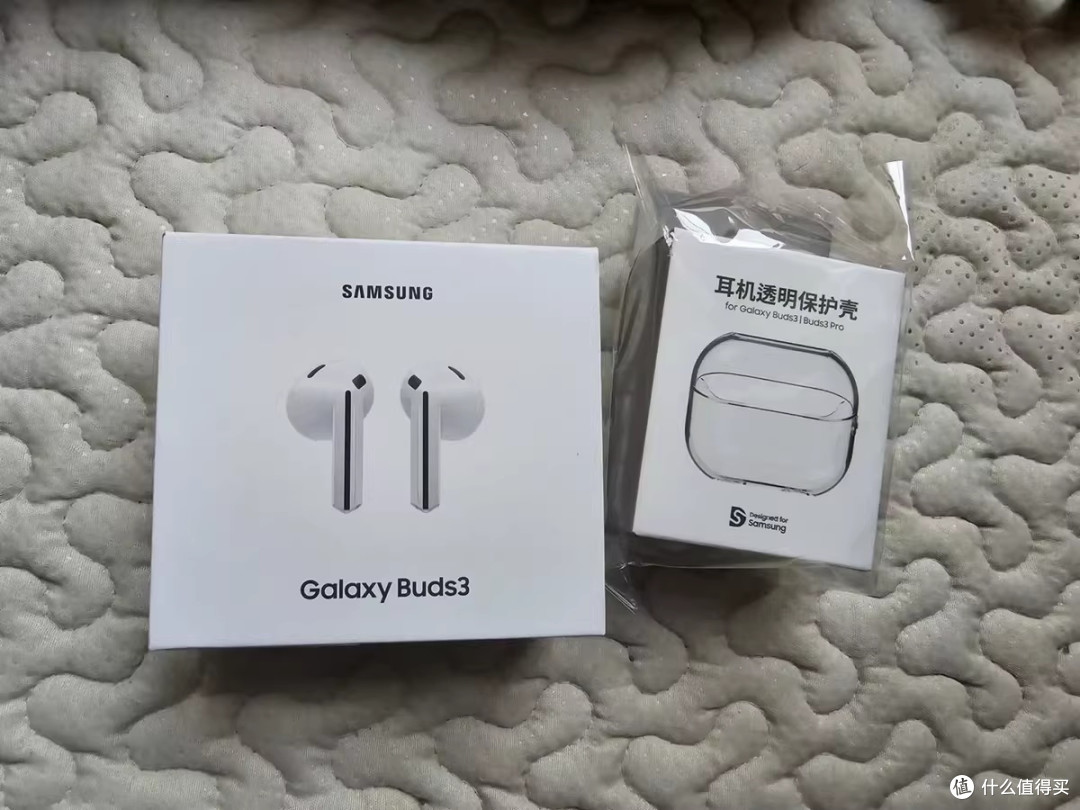 三星Galaxy Buds3：都市喧嚣中的一片宁静绿洲