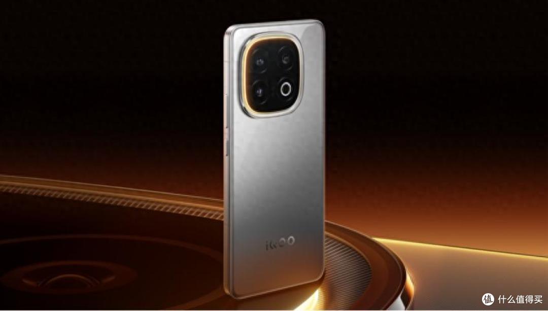 iQOO14曝光：骁龙8Elite2+潜望长焦+2K直屏，或10月发布