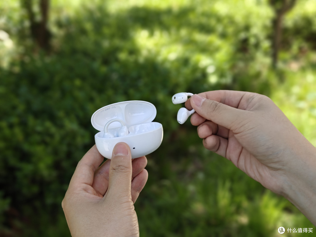 不入耳也降噪?自带免费AI助理?绿联S8耳夹式耳机深度测评分享!