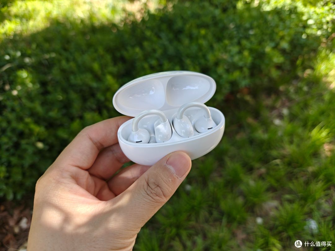 不入耳也降噪?自带免费AI助理?绿联S8耳夹式耳机深度测评分享!