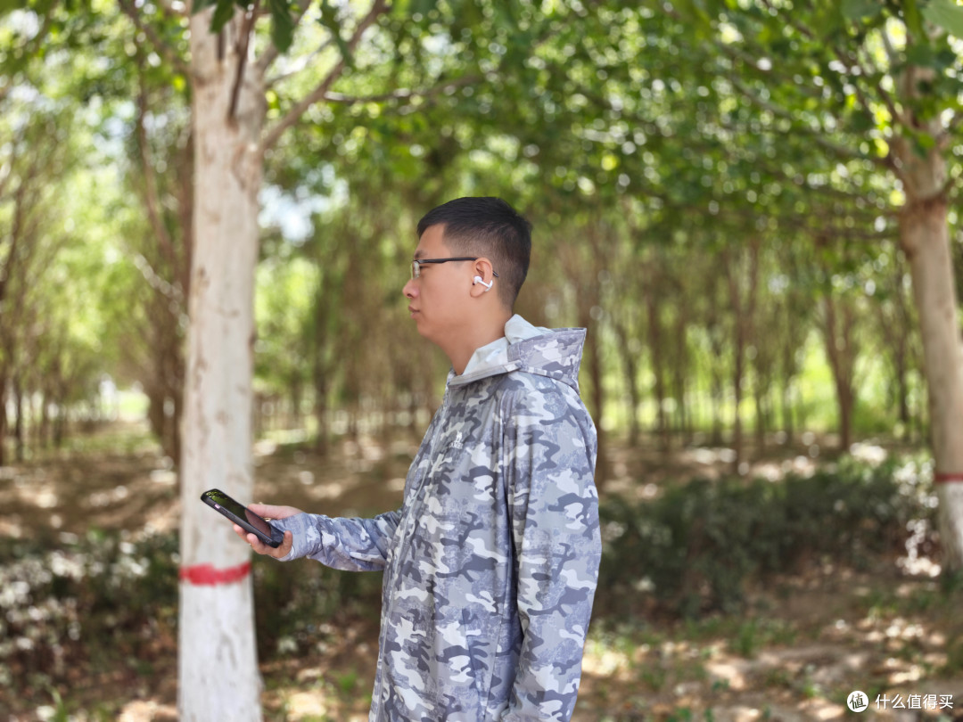 不入耳也降噪?自带免费AI助理?绿联S8耳夹式耳机深度测评分享!