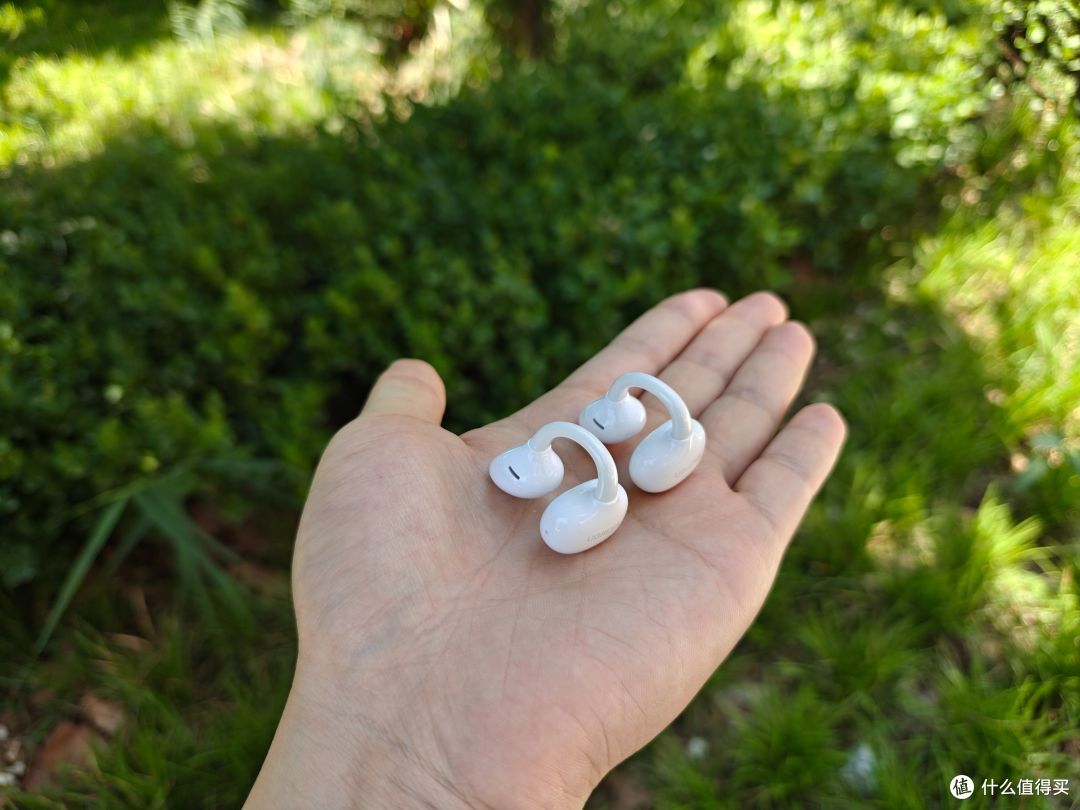 不入耳也降噪?自带免费AI助理?绿联S8耳夹式耳机深度测评分享!