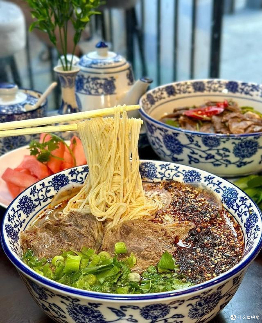 “消费降级”背后的社会心态与经济转型