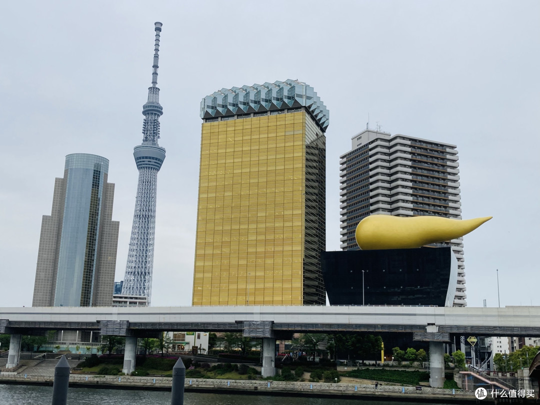 打卡地标建筑朝日啤酒“金粑粑”大厦，只有我觉得像榴莲么？
