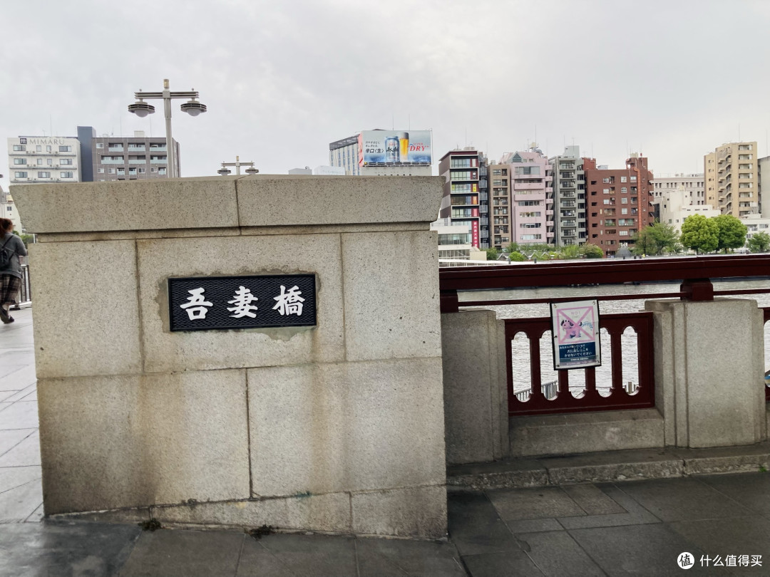 打卡地标建筑朝日啤酒“金粑粑”大厦，只有我觉得像榴莲么？