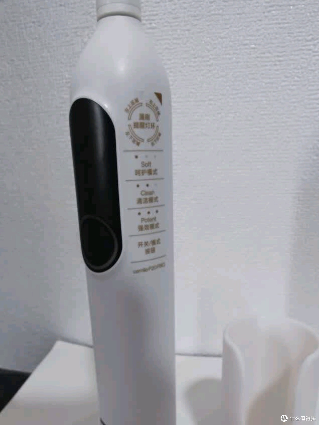 usmile笑容加大摆幅智能电动牙刷冰河白:爱的礼物,洁齿的守护者