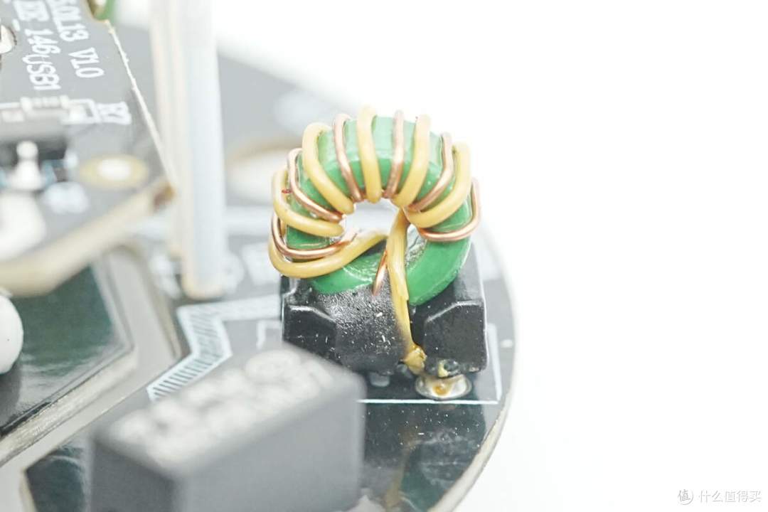 配置1A1C接口,小米轨道插座33W快充适配器拆解