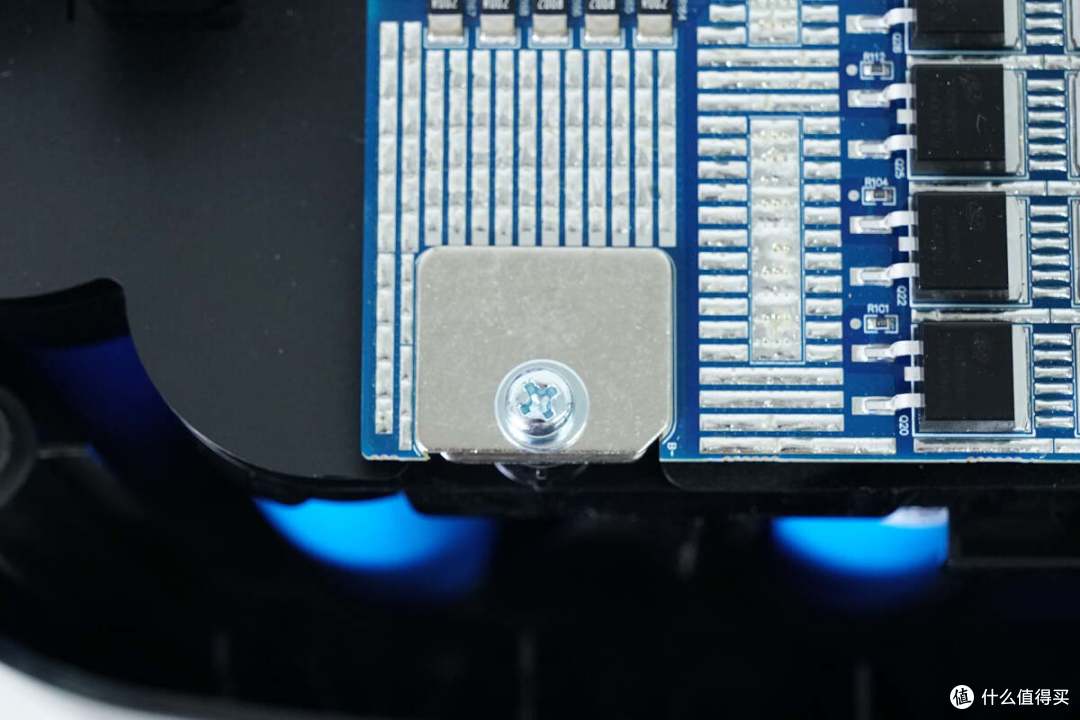 循环寿命超4000次,电小二户外电源2000 Pro 2拆解