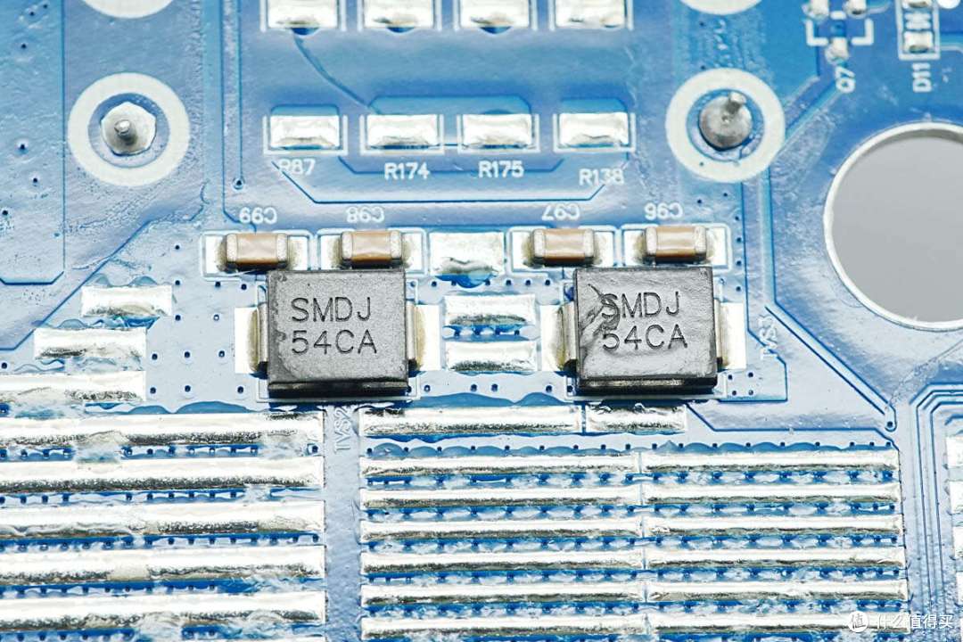 循环寿命超4000次,电小二户外电源2000 Pro 2拆解