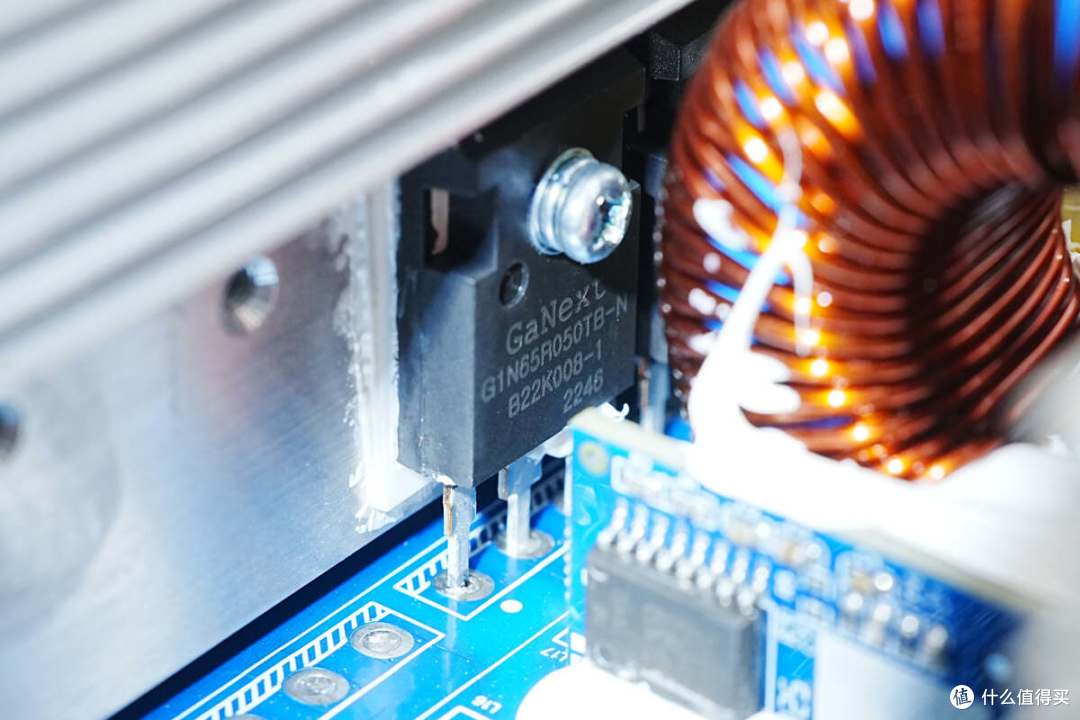 循环寿命超4000次,电小二户外电源2000 Pro 2拆解