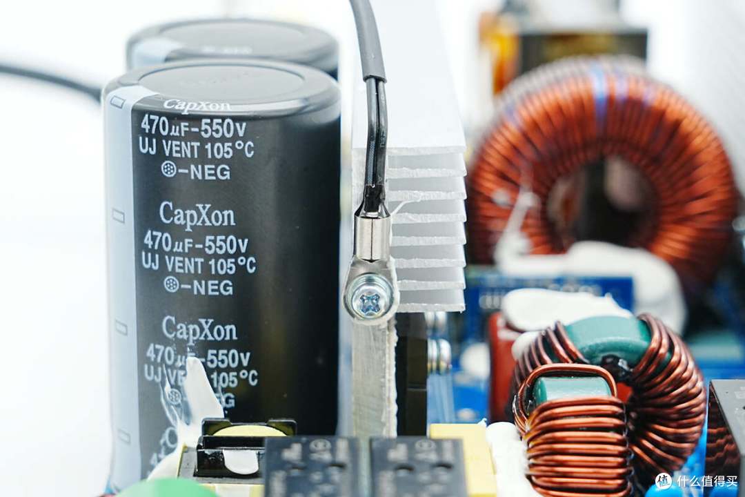 循环寿命超4000次,电小二户外电源2000 Pro 2拆解