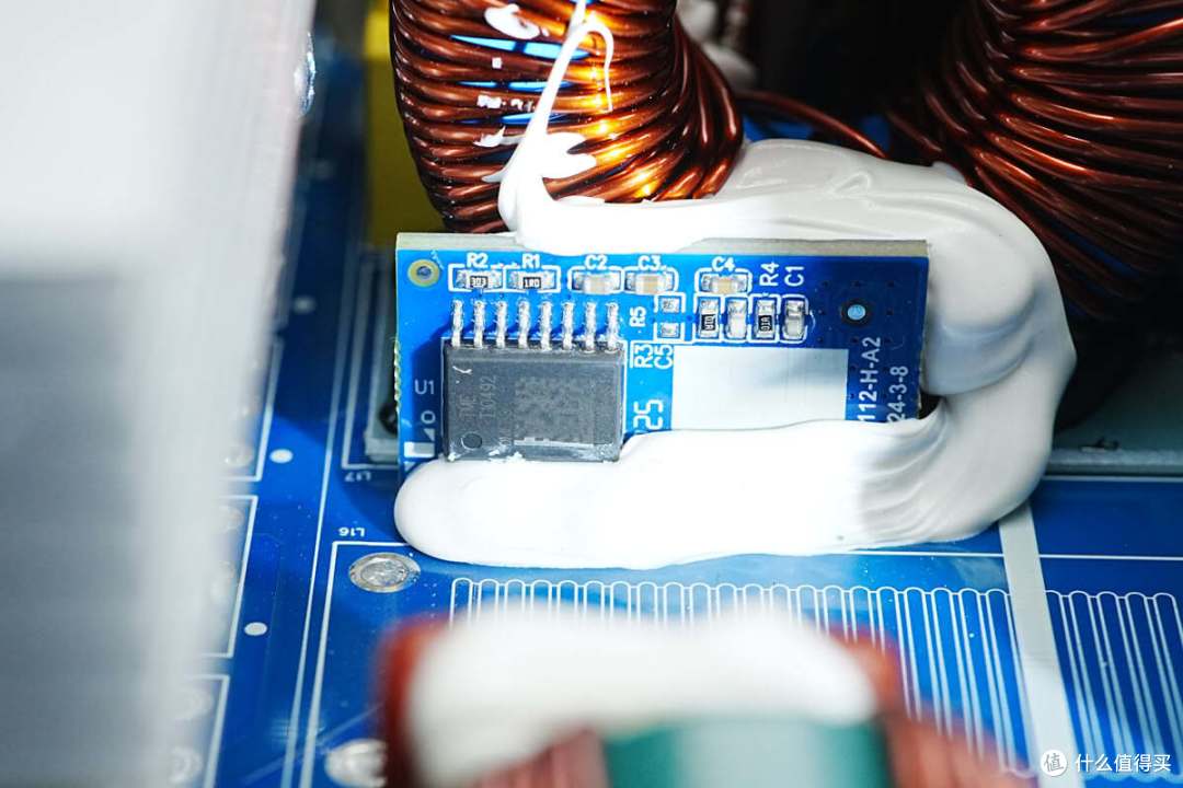 循环寿命超4000次,电小二户外电源2000 Pro 2拆解