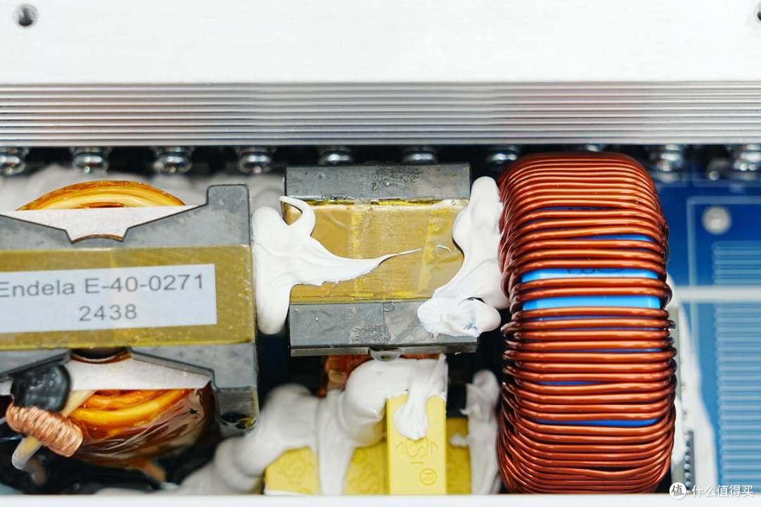 循环寿命超4000次,电小二户外电源2000 Pro 2拆解