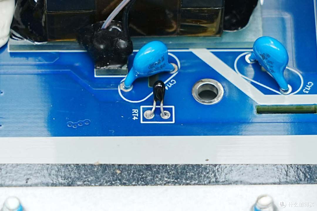 循环寿命超4000次,电小二户外电源2000 Pro 2拆解