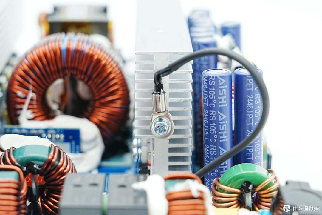循环寿命超4000次,电小二户外电源2000 Pro 2拆解