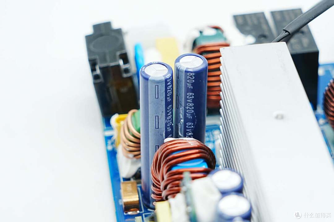 循环寿命超4000次,电小二户外电源2000 Pro 2拆解
