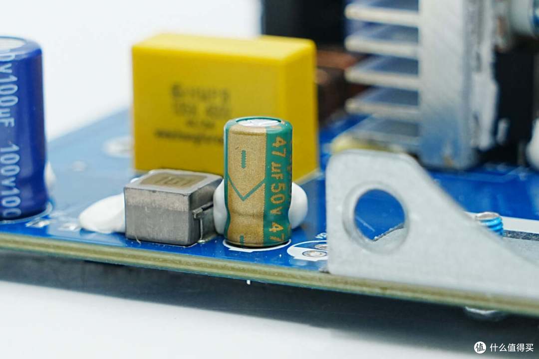 循环寿命超4000次,电小二户外电源2000 Pro 2拆解