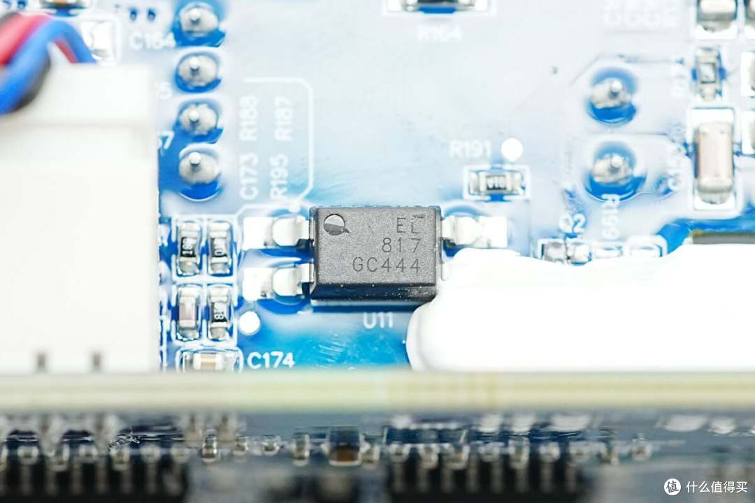 循环寿命超4000次,电小二户外电源2000 Pro 2拆解