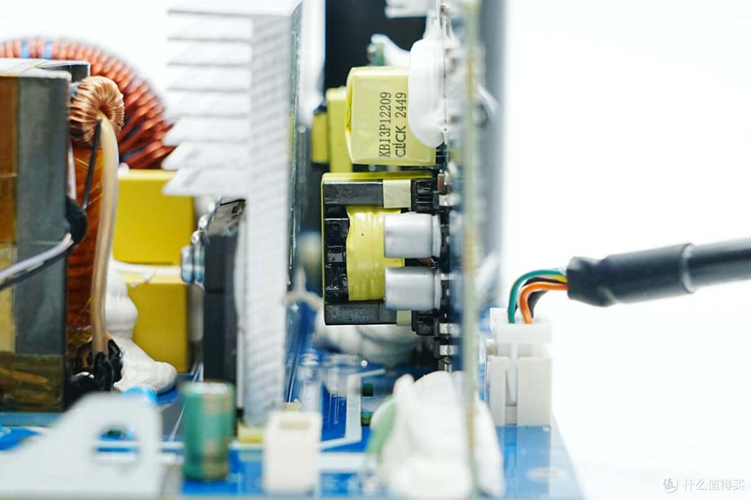 循环寿命超4000次,电小二户外电源2000 Pro 2拆解