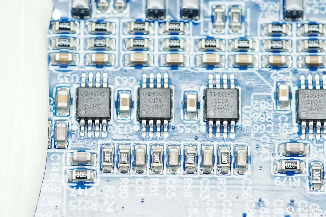 循环寿命超4000次,电小二户外电源2000 Pro 2拆解