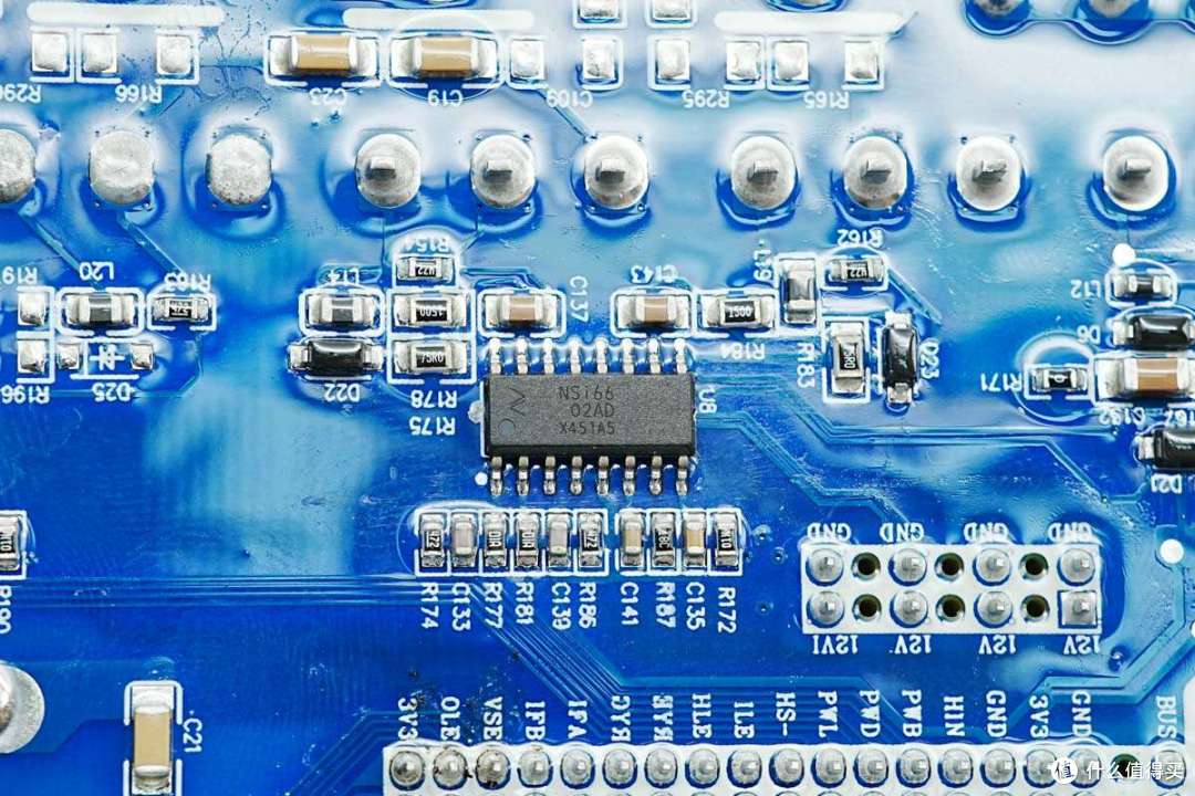 循环寿命超4000次,电小二户外电源2000 Pro 2拆解