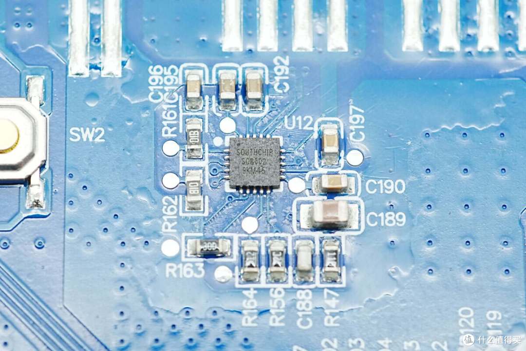 循环寿命超4000次,电小二户外电源2000 Pro 2拆解