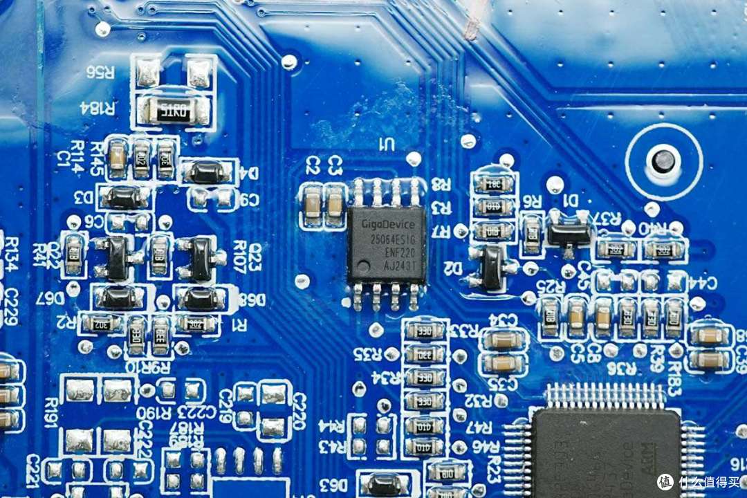 循环寿命超4000次,电小二户外电源2000 Pro 2拆解