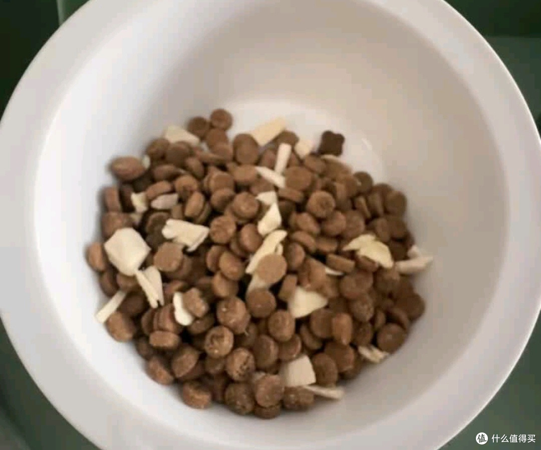 醇粹黑标烘焙鲜肉粮：90%鲜肉含量，无谷冻干双buff，幼猫成猫