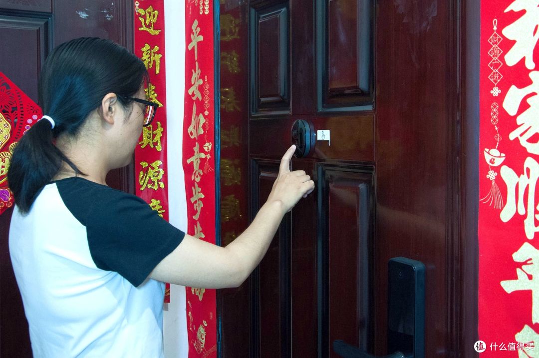 小米智能猫眼2评测：全时清晰交互，暑假孩子独居守护无死角
