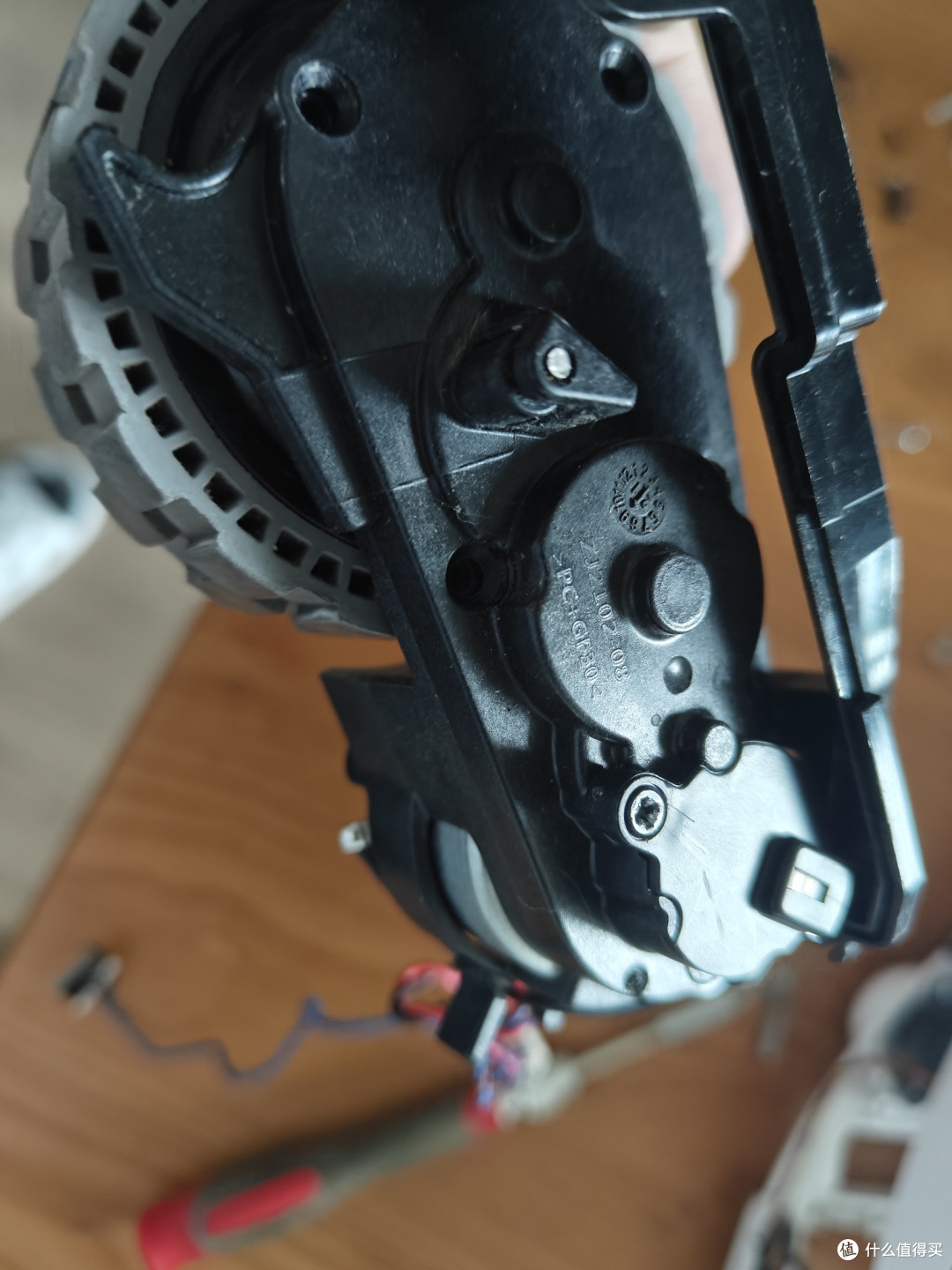 科沃斯扫拖机器人T10 Turbo顺时针转圈故障拆修排除