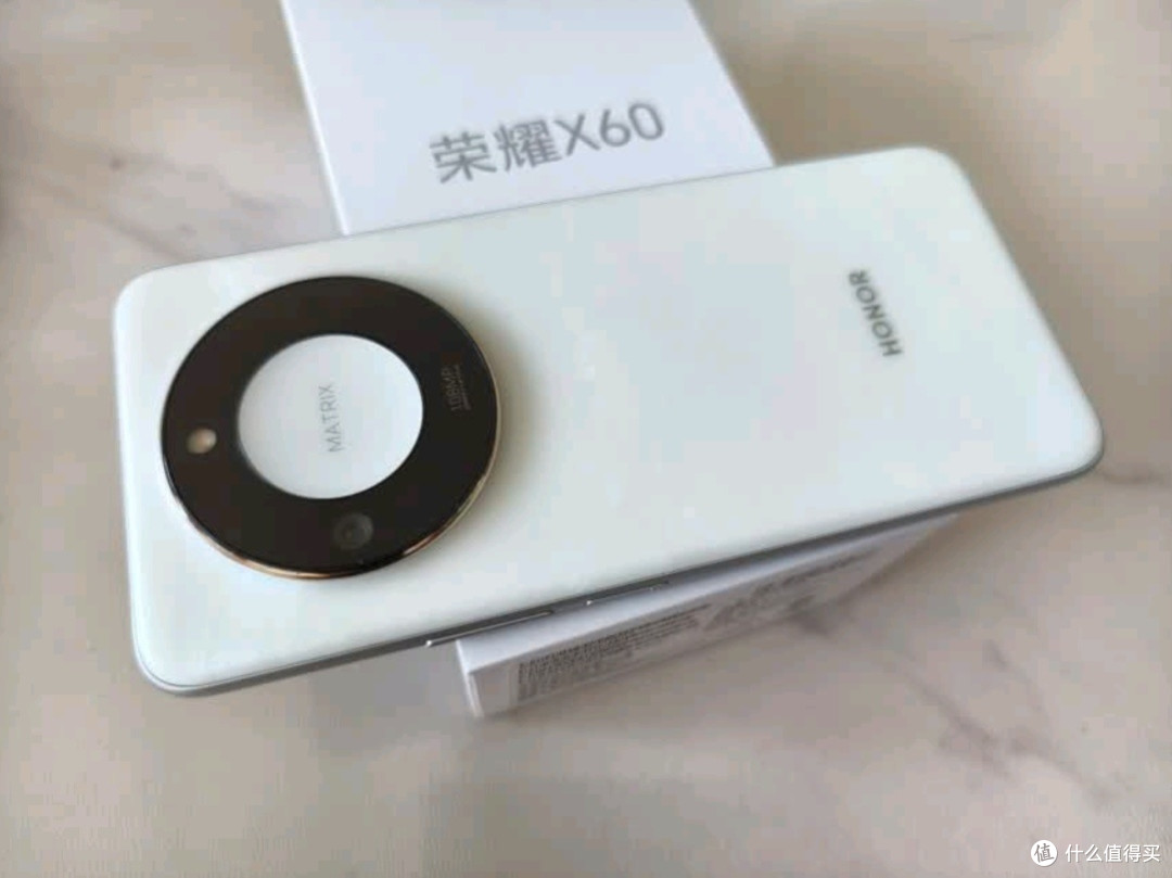 荣耀X60:十面抗摔防水耐磨,5G AI影像新标杆
