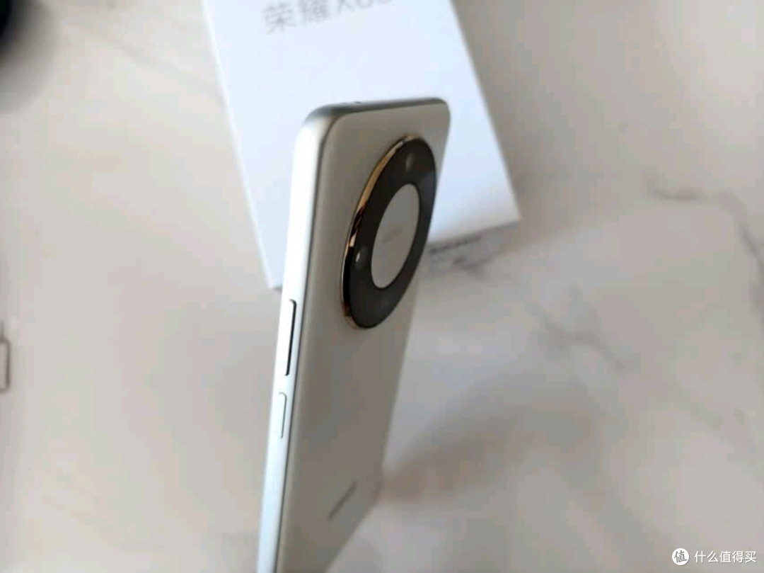 荣耀X60:十面抗摔防水耐磨,5G AI影像新标杆