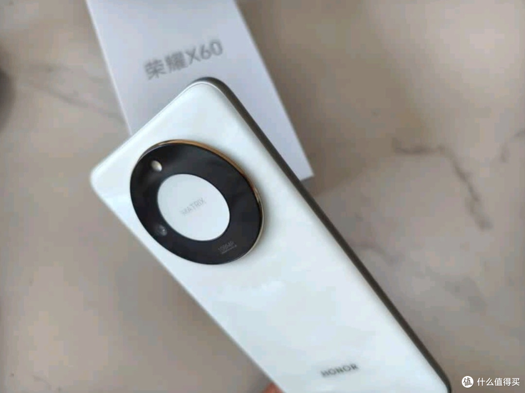 荣耀X60:十面抗摔防水耐磨,5G AI影像新标杆