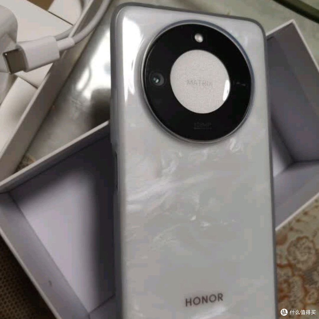 荣耀X60:十面抗摔防水耐磨,5G AI影像新标杆