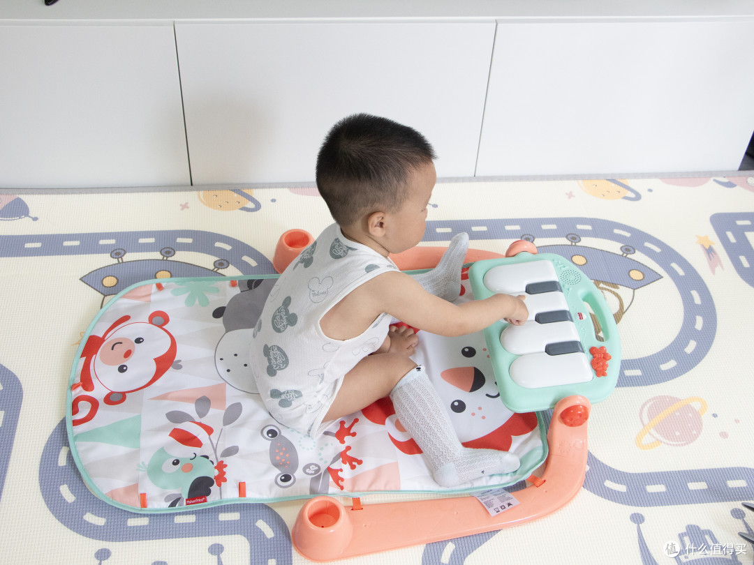 养娃1年多，最不后悔买的玩具--费雪宝宝健身架分享