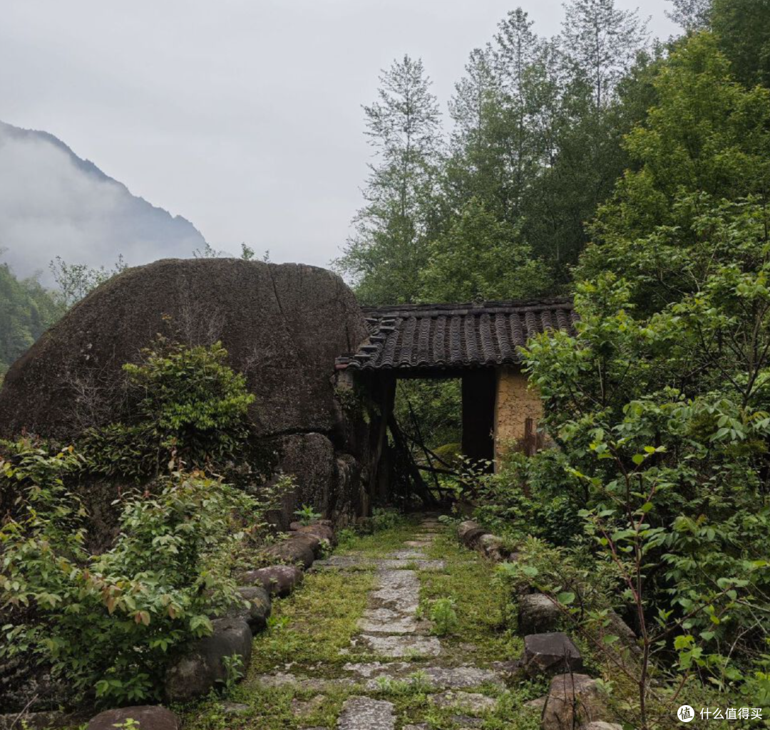 暑假去户外运动、旅游,为啥需要冲锋衣?一文告诉你如何做选择