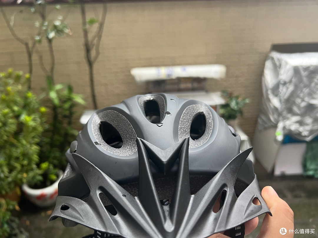 骑行装备分享:匹克骑行头盔,破风帽檐超给力