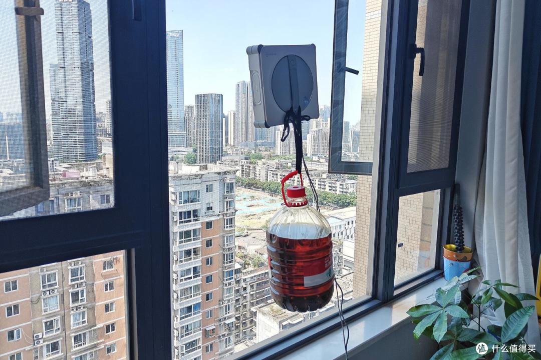 高效擦窗,直达边角:开箱科沃斯擦窗机器人W2S