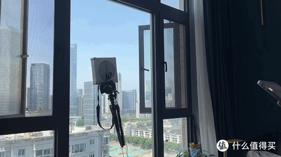 高效擦窗,直达边角:开箱科沃斯擦窗机器人W2S