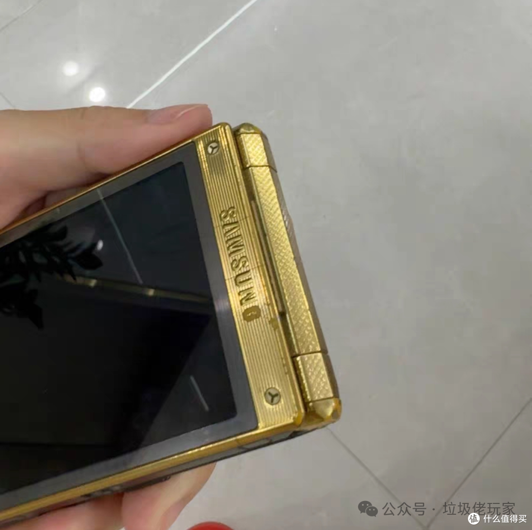 当年三星万元翻盖手机，4G双屏翻盖智能机，如今53元两台！