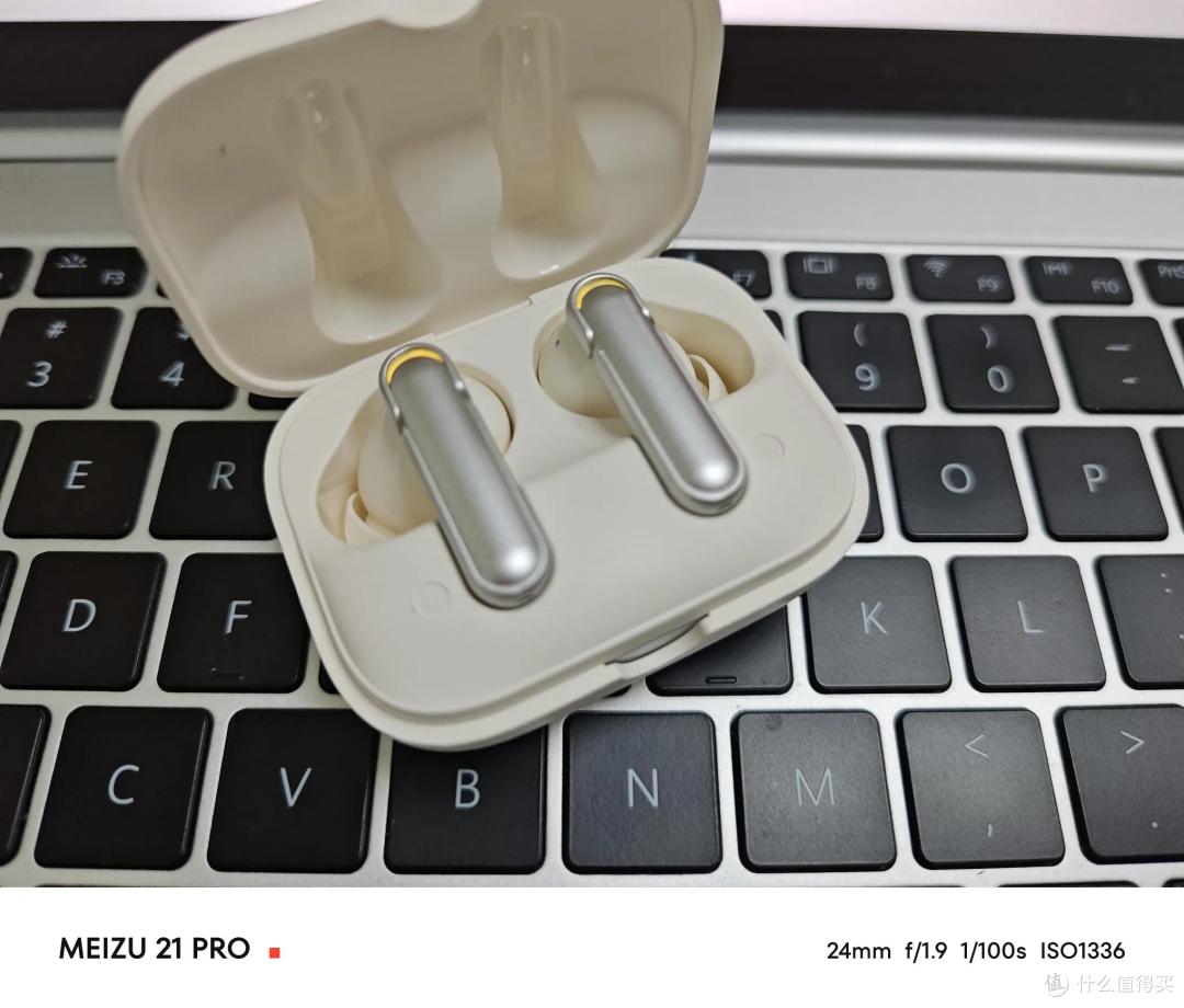 听魅蓝Blus E2 主动降噪耳机可别错过地铁站了