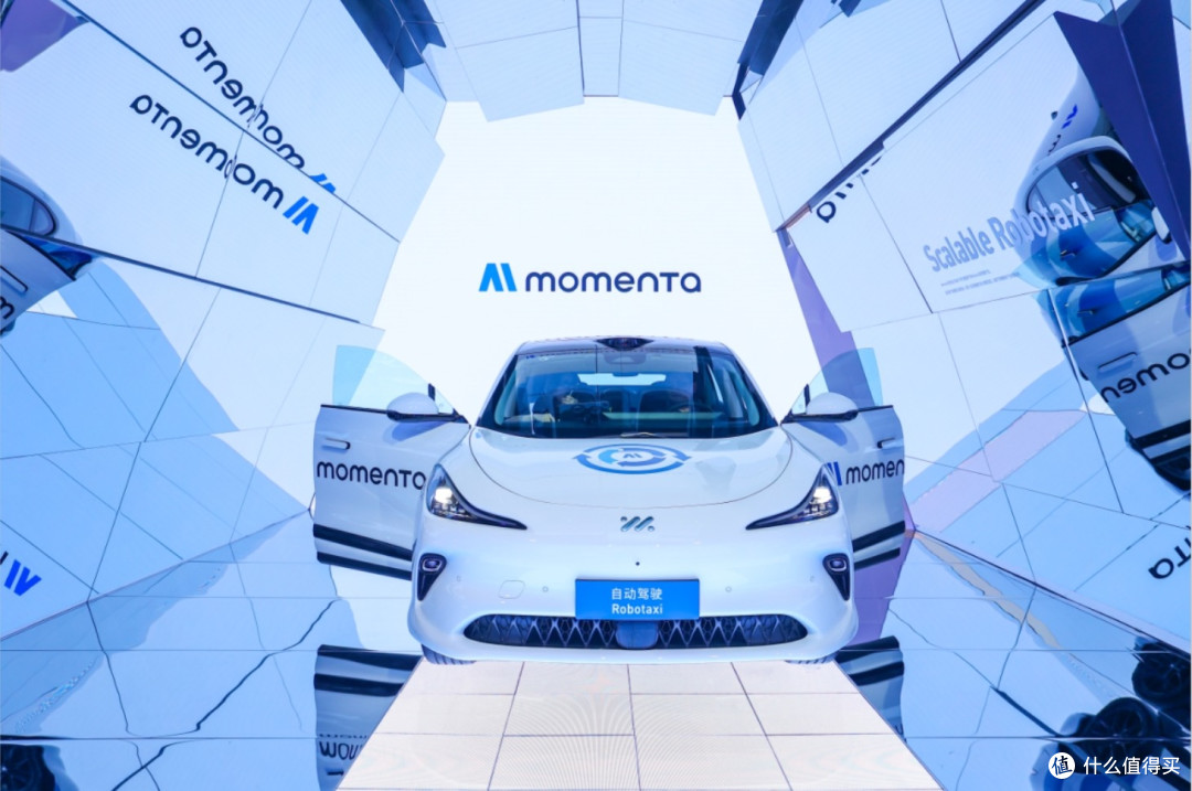 数据驱动的智驾十年 特斯拉、Momenta合流闯进Robotaxi卫冕之战