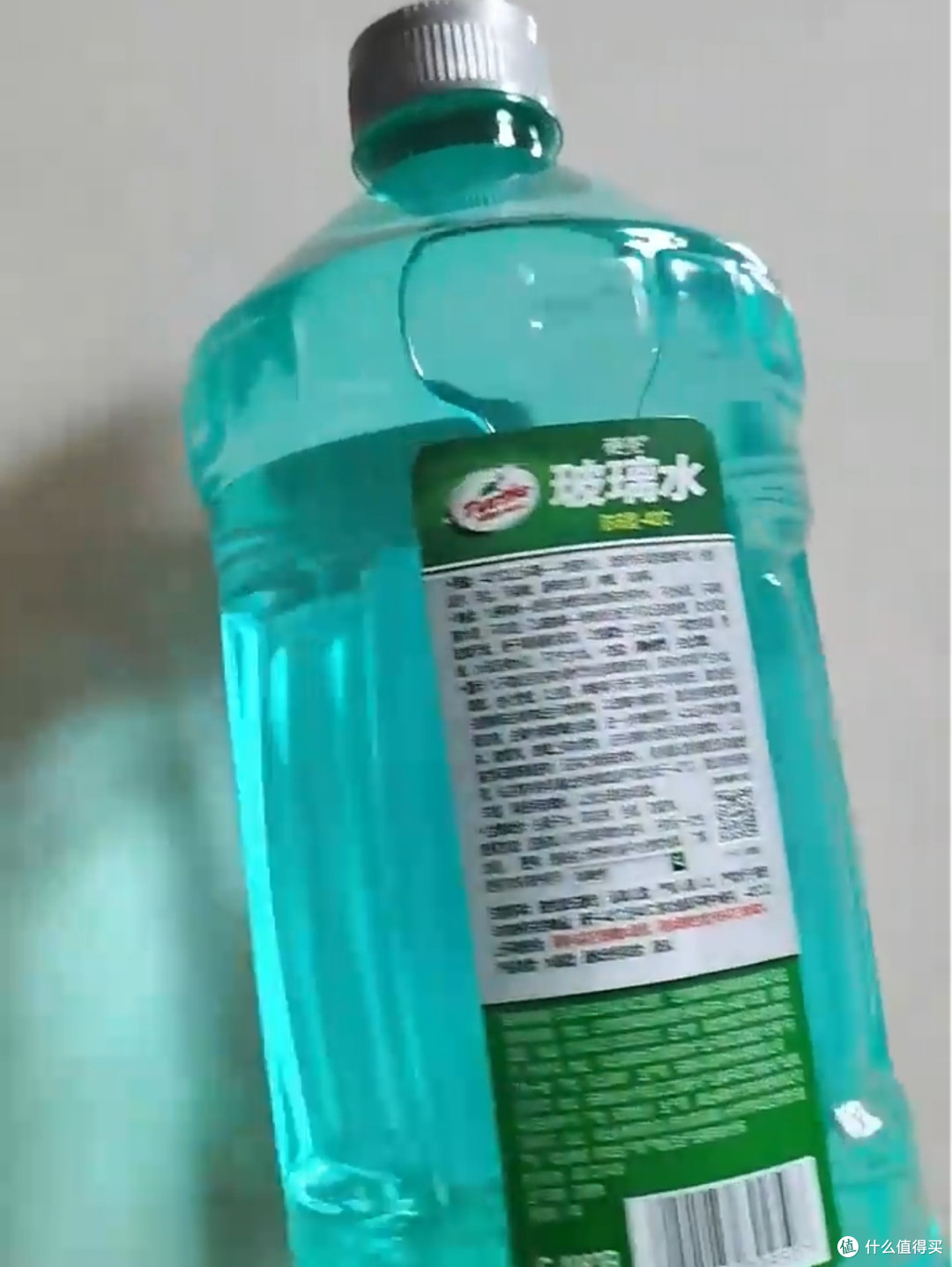 龟牌硬壳玻璃水:夏季驾车必备良品,强力去污守护每一寸视野!