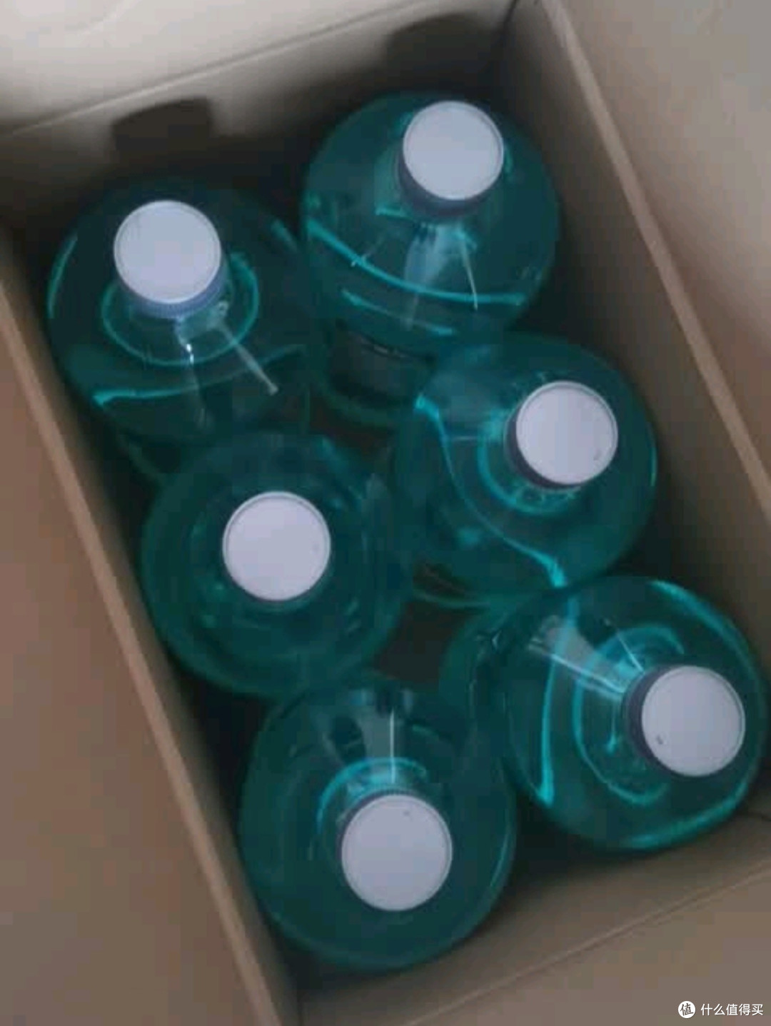 龟牌硬壳玻璃水:夏季驾车必备良品,强力去污守护每一寸视野!