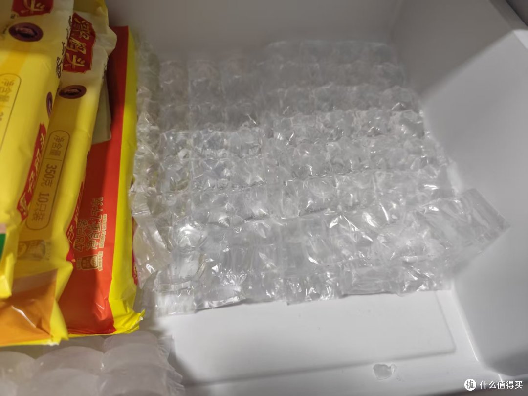 我的夏日救星:一次性冰格袋子的制冰自由