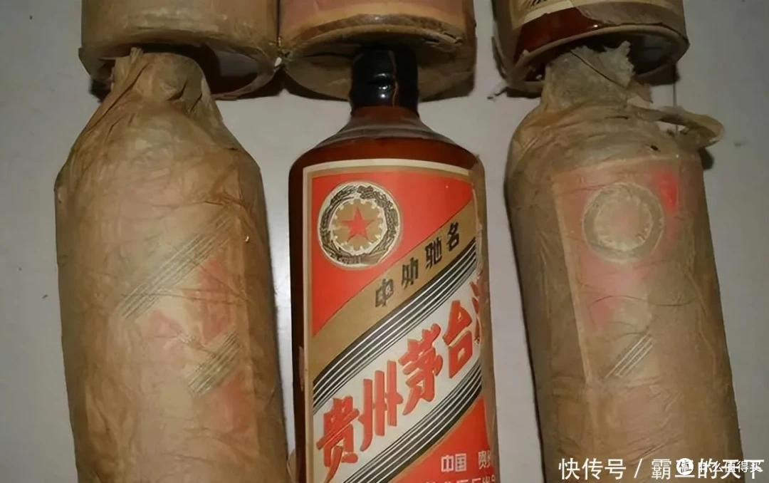 2000年,浙江一大爷存了3箱茅台,如今打开好酒变废水,这是为啥