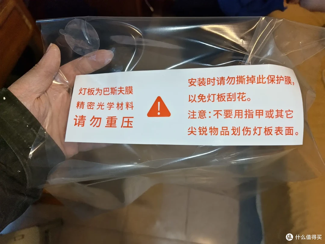 京造长颈鹿,平价读书大路灯?