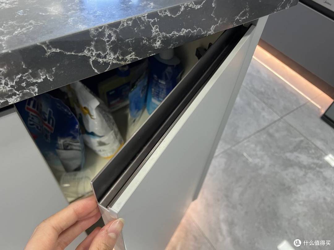 全屋柜门无拉手设计指南:6 种主流方案解析+避坑攻略